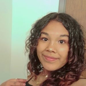 Meet your Posher, Alasia